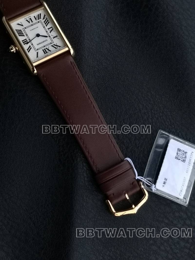卡地亚1:1复刻手表F1厂坦克白盘黄金壳2899MC机芯皮带款表扣实拍图