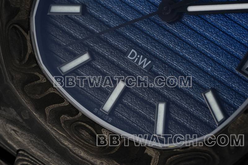 百达翡丽超级克隆手表DIW厂鹦鹉螺蓝黑盘碳纤维机械钢带款5711正面实拍图