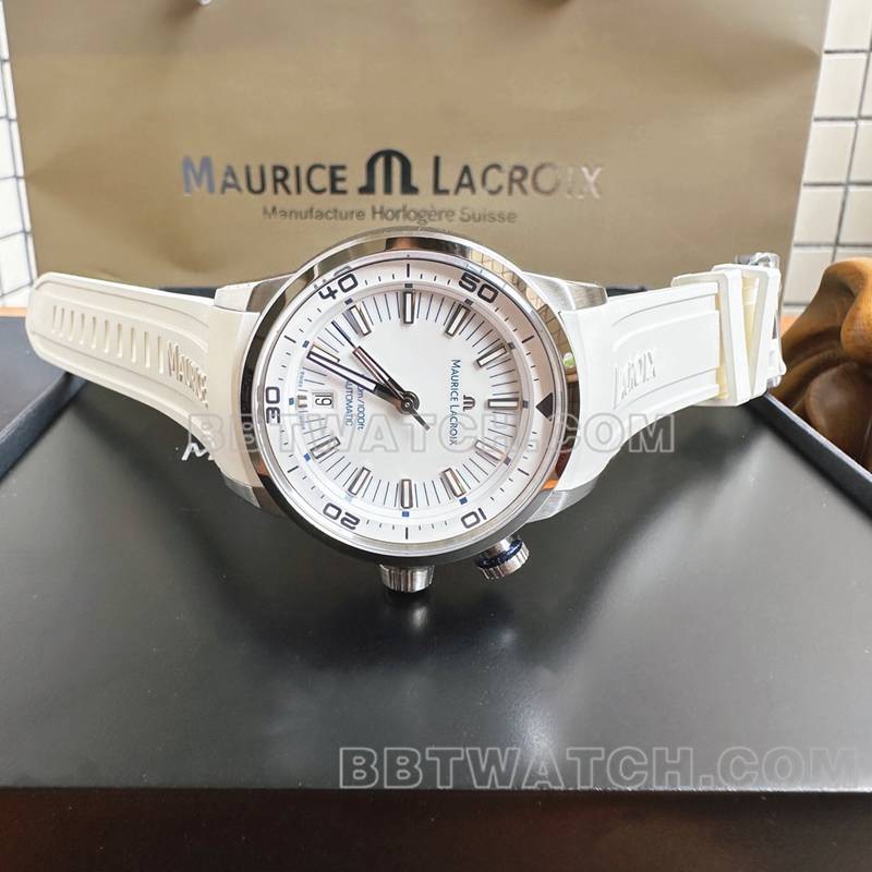 艾美超级克隆手表原单奔涛S白盘42mm机械白色橡胶款正面实拍图