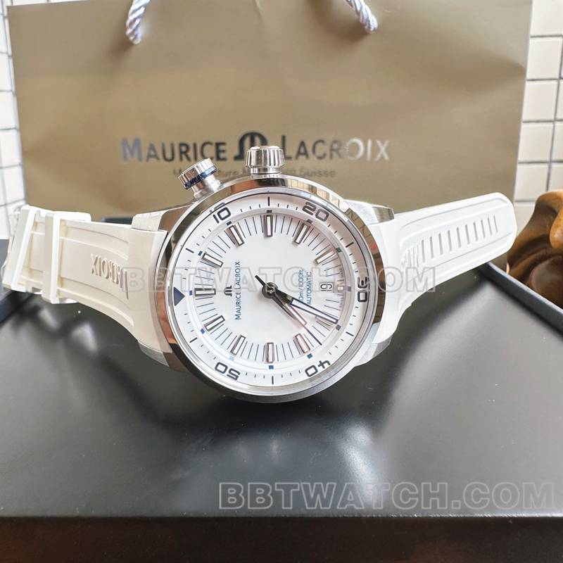 艾美超级克隆手表原单奔涛S白盘42mm机械白色橡胶款正面实拍图