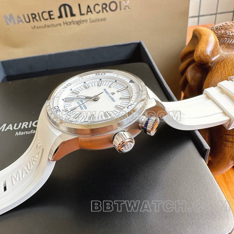 艾美超级克隆手表原单奔涛S白盘42mm机械白色橡胶款侧面实拍图