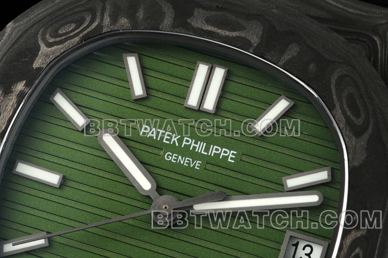 百达翡丽最优复刻手表DIW厂鹦鹉螺绿盘碳纤维机械钢带款5711正面实拍图