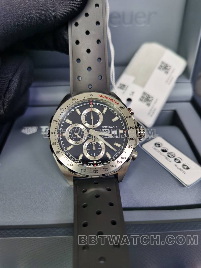 泰格豪雅最优复刻手表F1黑盘计时44mm机械橡胶款正面实拍图