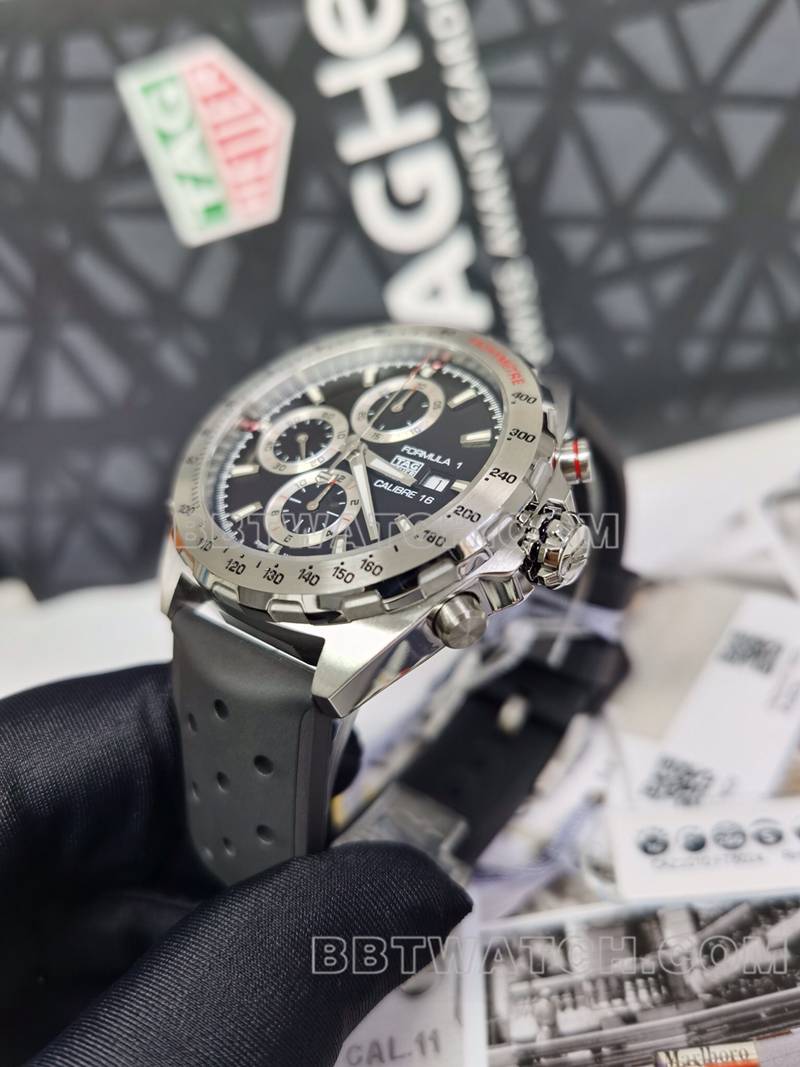 泰格豪雅最优复刻手表F1黑盘计时44mm机械橡胶款侧面实拍图