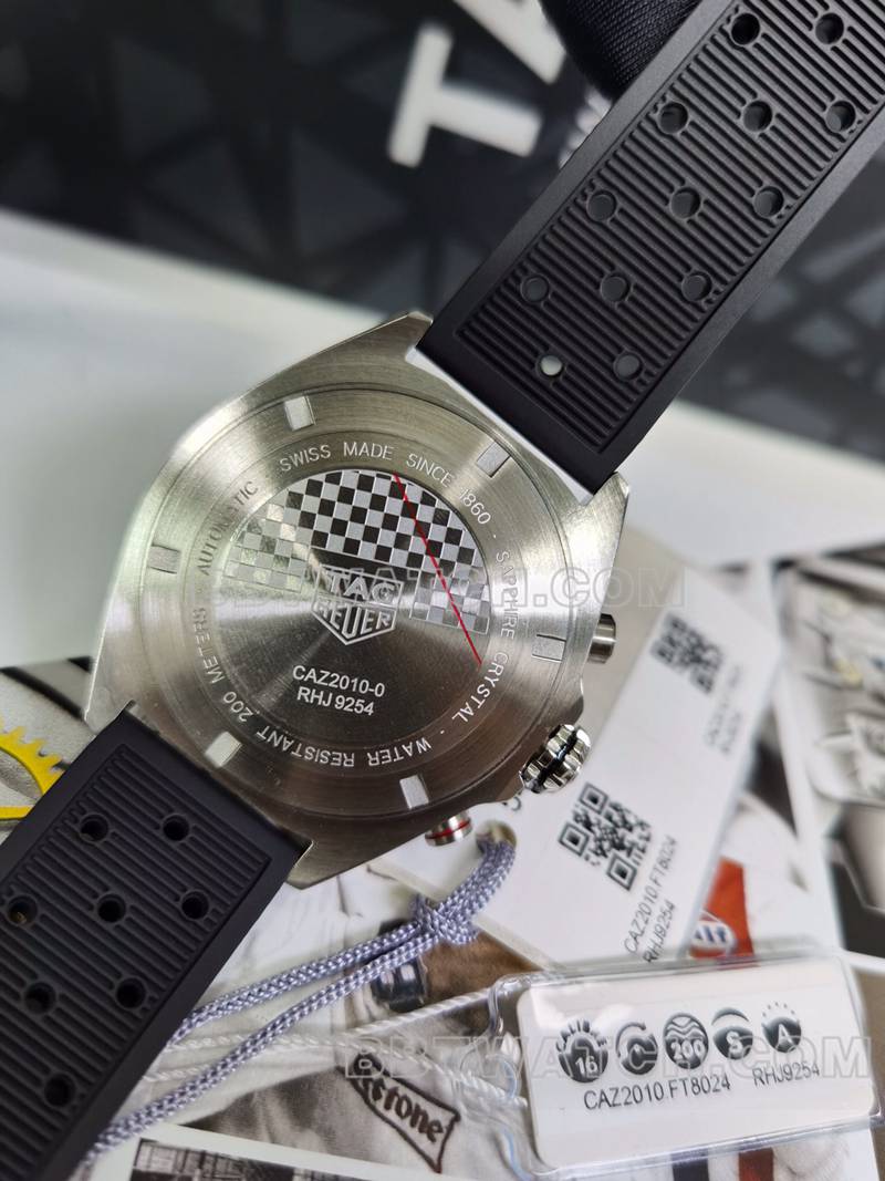 泰格豪雅最优复刻手表F1黑盘计时44mm机械橡胶款背面实拍图