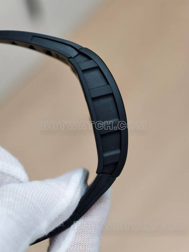 理查德米勒顶级复刻手表APS厂陀飞轮机械黑色陶瓷橡胶款RM055侧面实拍图