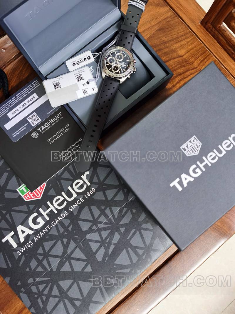泰格豪雅最优复刻手表F1黑盘计时44mm机械橡胶款正面实拍图
