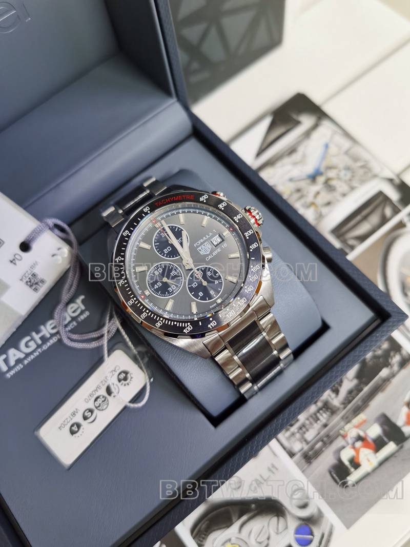 泰格豪雅1:1复刻手表竞潜灰盘44mm计时机械钢带款正面实拍图