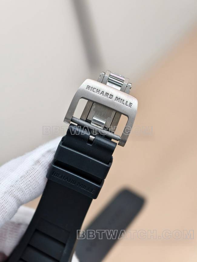 理查德米勒顶级复刻手表APS厂陀飞轮机械黑色陶瓷橡胶款RM055表扣实拍图