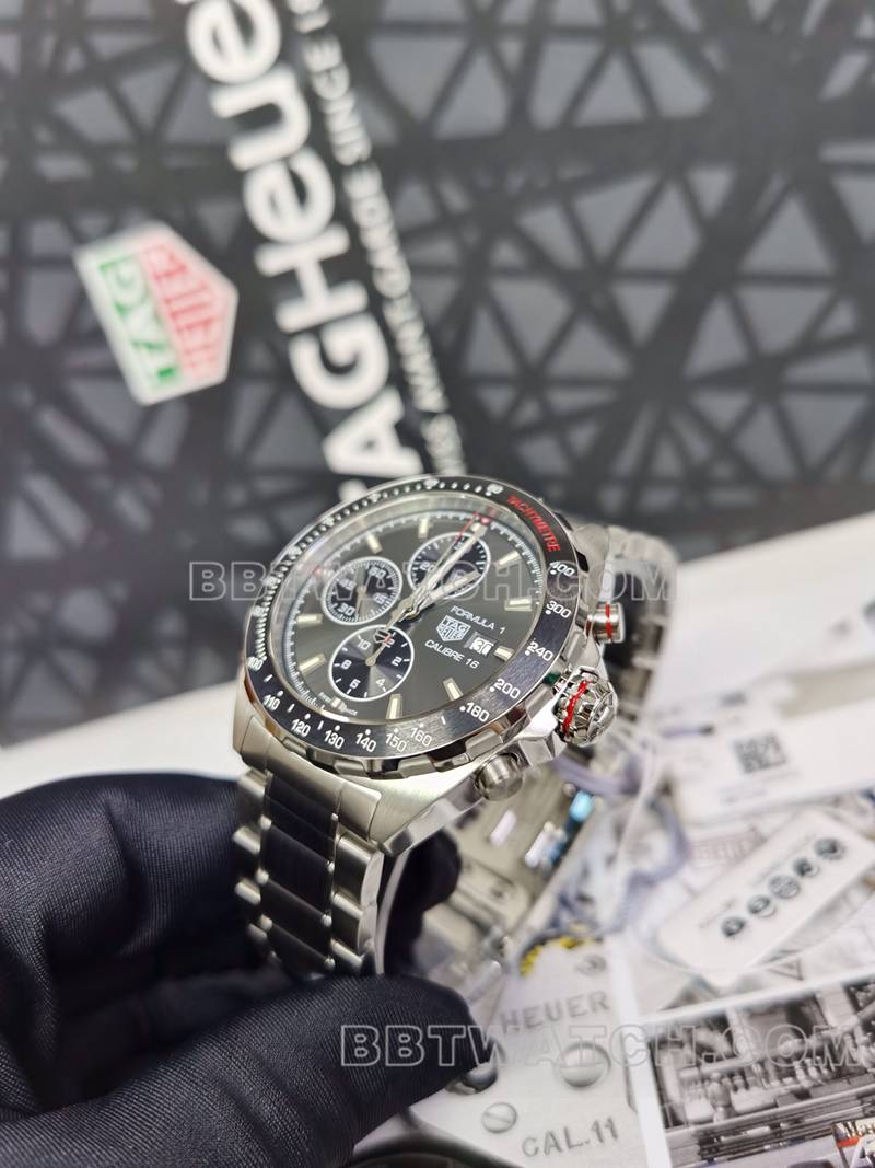 泰格豪雅1:1复刻手表竞潜灰盘44mm计时机械钢带款侧面实拍图