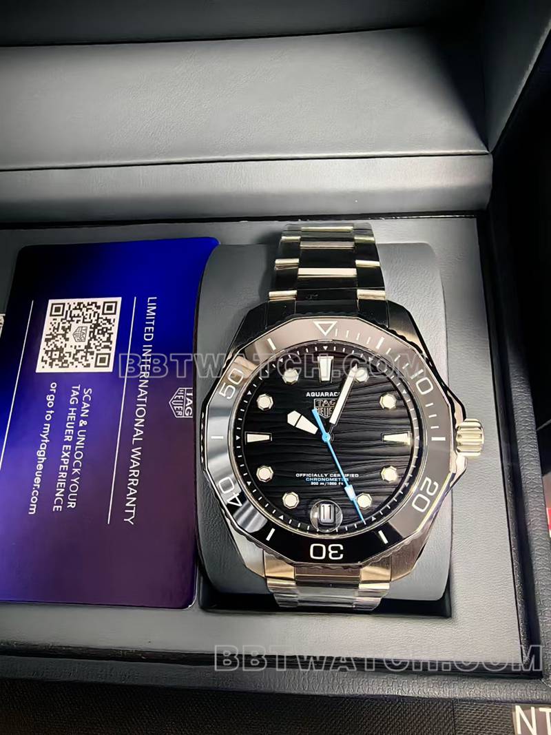 泰格豪雅顶级复刻手表原单竞潜黑盘钢带款正面实拍图