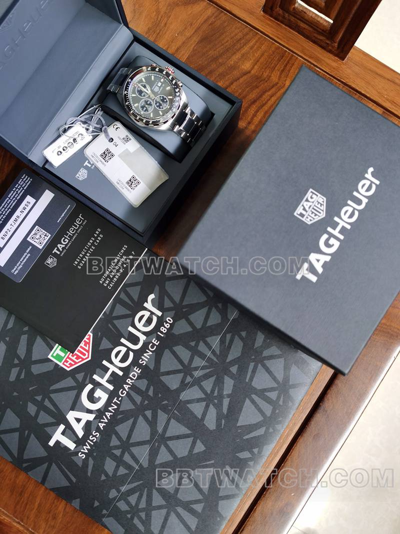 泰格豪雅1:1复刻手表竞潜灰盘44mm计时机械钢带款正面实拍图