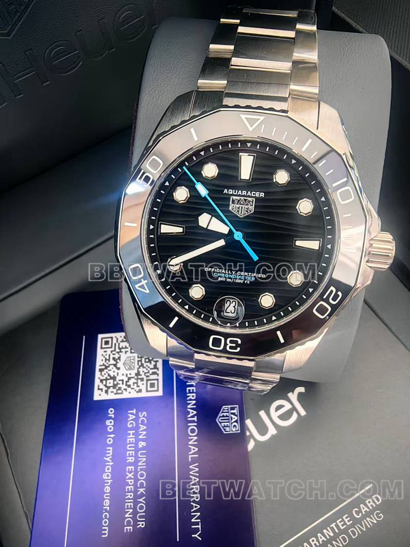 泰格豪雅顶级复刻手表原单竞潜黑盘钢带款正面实拍图