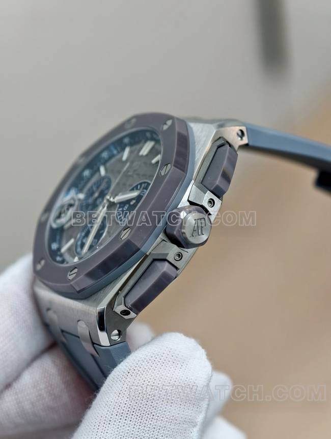 爱彼顶级复刻手表APS厂皇家橡树离岸型灰盘机械橡胶款26420侧面实拍图