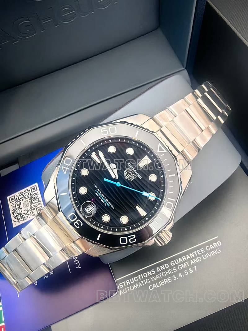 泰格豪雅顶级复刻手表原单竞潜黑盘钢带款正面实拍图