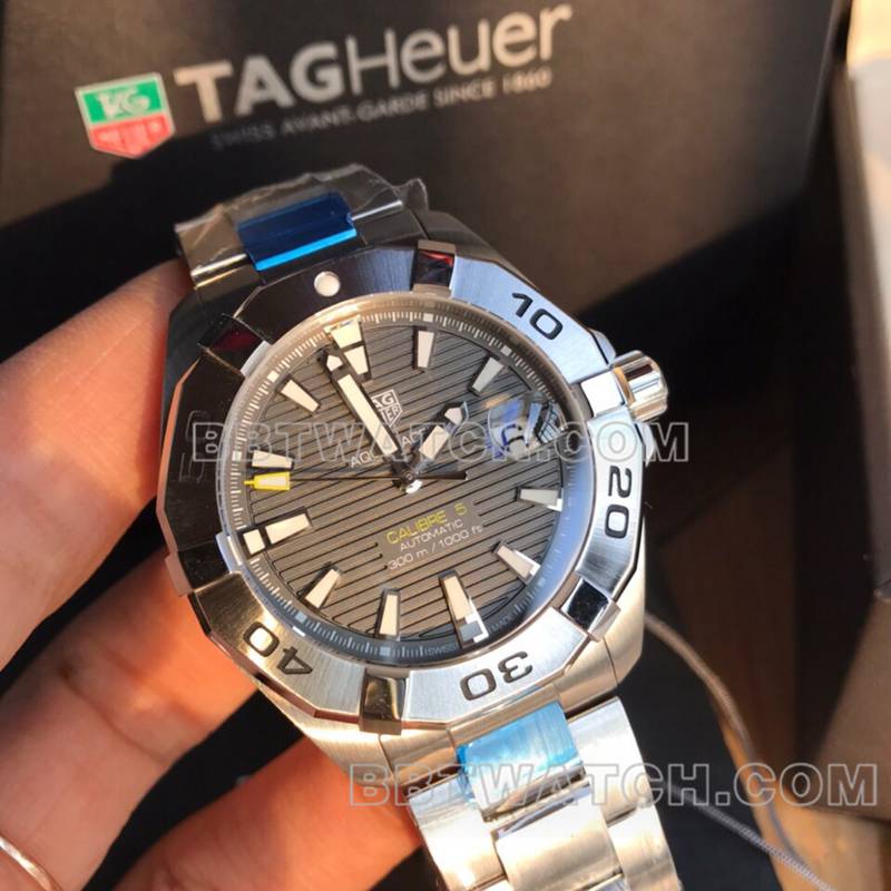 泰格豪雅超级克隆手表竞潜条纹灰盘41mm机械钢带款正面实拍图