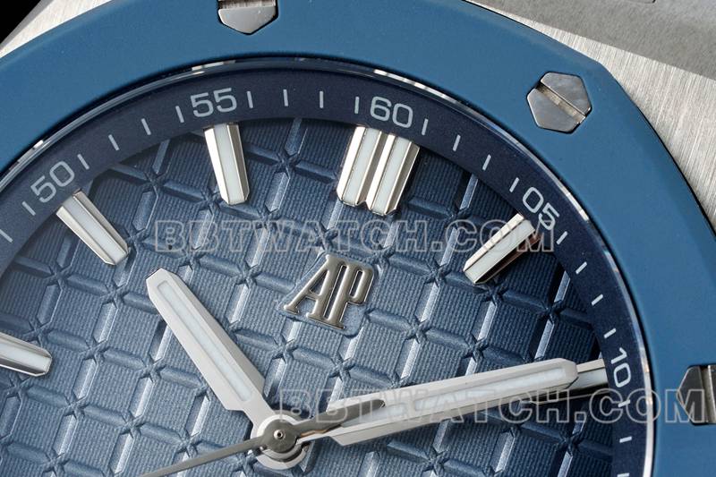 爱彼超级克隆手表APP厂皇家橡树离岸型烟熏蓝盘机械橡胶款15605正面实拍图