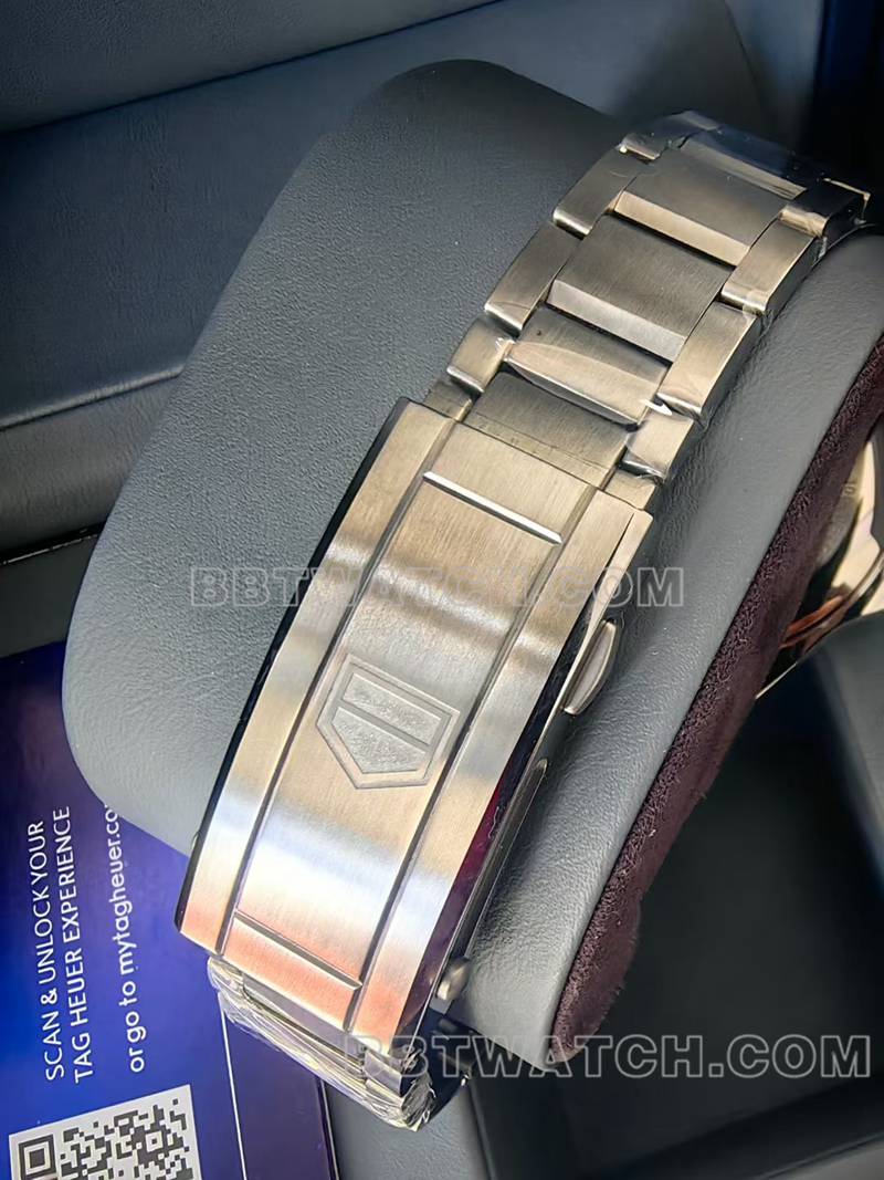 泰格豪雅顶级复刻手表原单竞潜黑盘钢带款表带实拍图