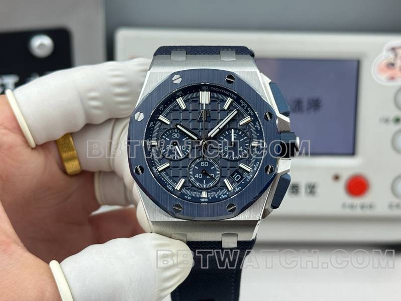 爱彼1:1复刻手表LS厂皇家橡树离岸型43MM蓝盘计时机械橡胶款26420正面实拍图