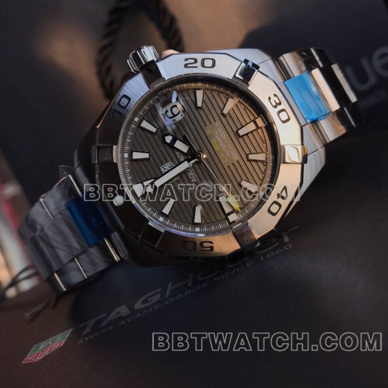 泰格豪雅超级克隆手表竞潜条纹灰盘41mm机械钢带款正面实拍图