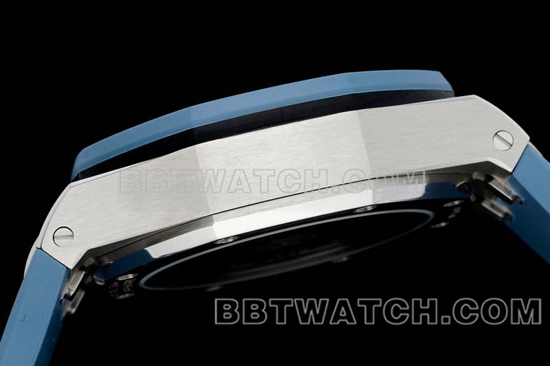爱彼超级克隆手表APP厂皇家橡树离岸型烟熏蓝盘机械橡胶款15605侧面实拍图