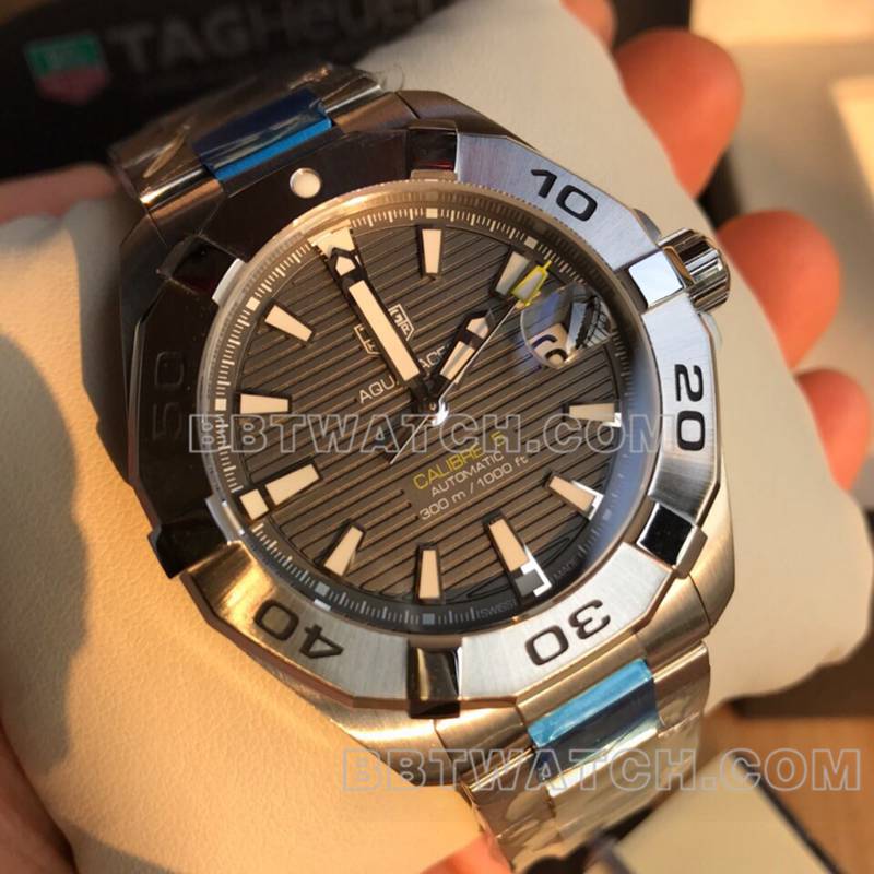 泰格豪雅超级克隆手表竞潜条纹灰盘41mm机械钢带款正面实拍图