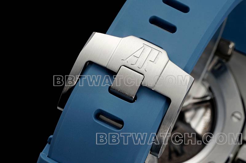 爱彼超级克隆手表APP厂皇家橡树离岸型烟熏蓝盘机械橡胶款15605表带实拍图