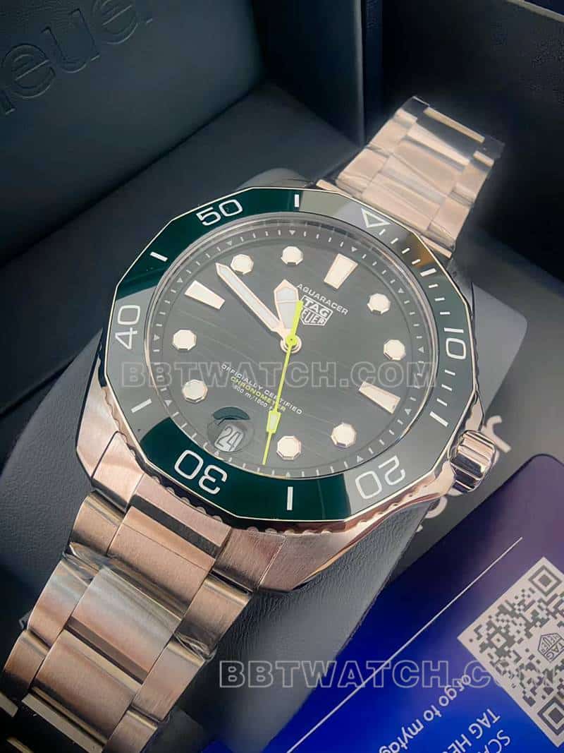 泰格豪雅最优复刻手表原单竞潜绿盘钢带款正面实拍图