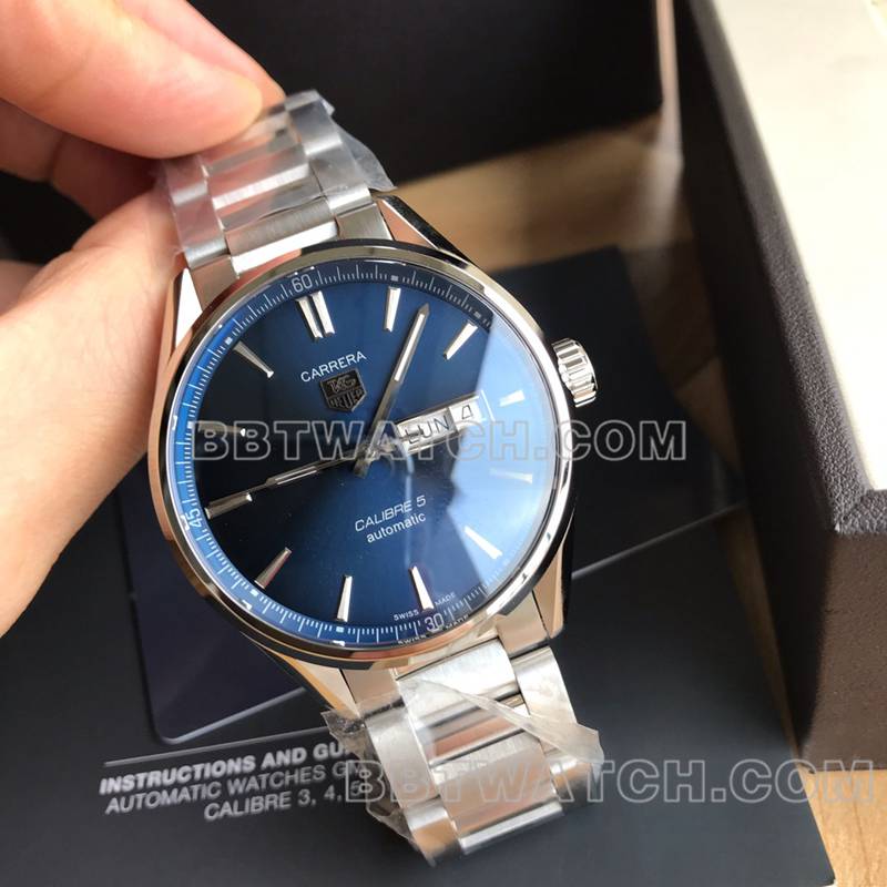 泰格豪雅最佳复刻手表卡莱拉双日历蓝盘SW220机械机芯钢带款正面实拍图