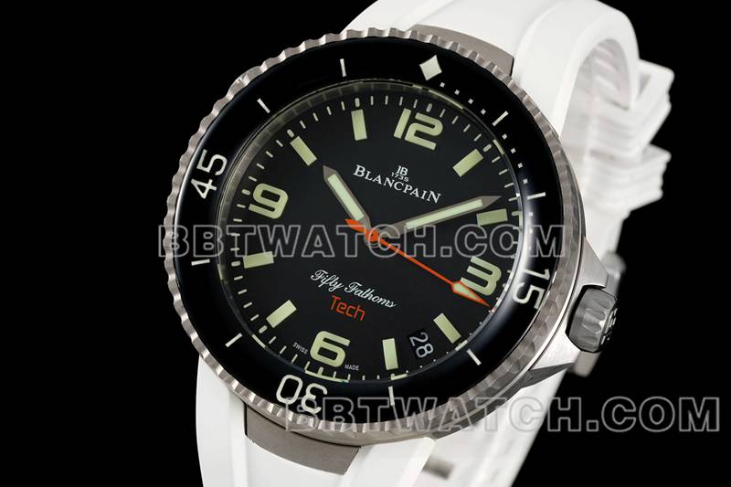 宝珀最佳复刻手表五十噚黑盘钛金属机械白色橡胶款正面实拍图