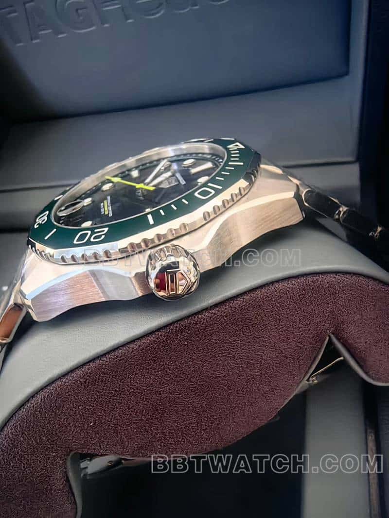 泰格豪雅最优复刻手表原单竞潜绿盘钢带款侧面实拍图