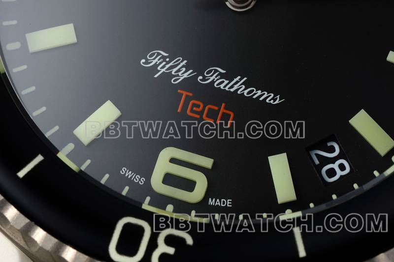 宝珀最佳复刻手表五十噚黑盘钛金属机械白色橡胶款正面实拍图