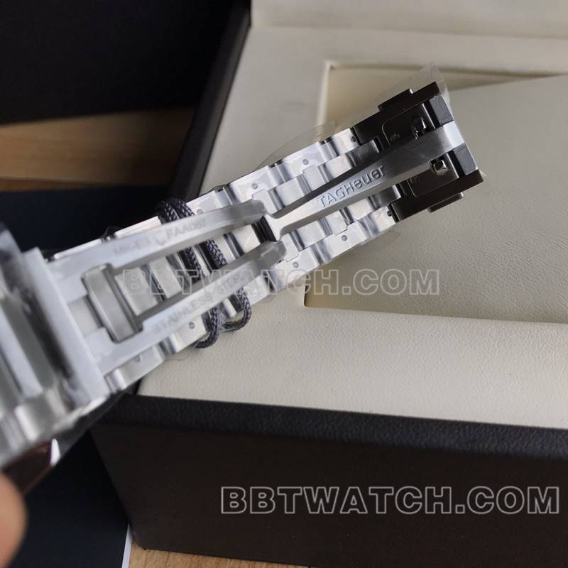泰格豪雅最佳复刻手表卡莱拉双日历蓝盘SW220机械机芯钢带款表扣实拍图