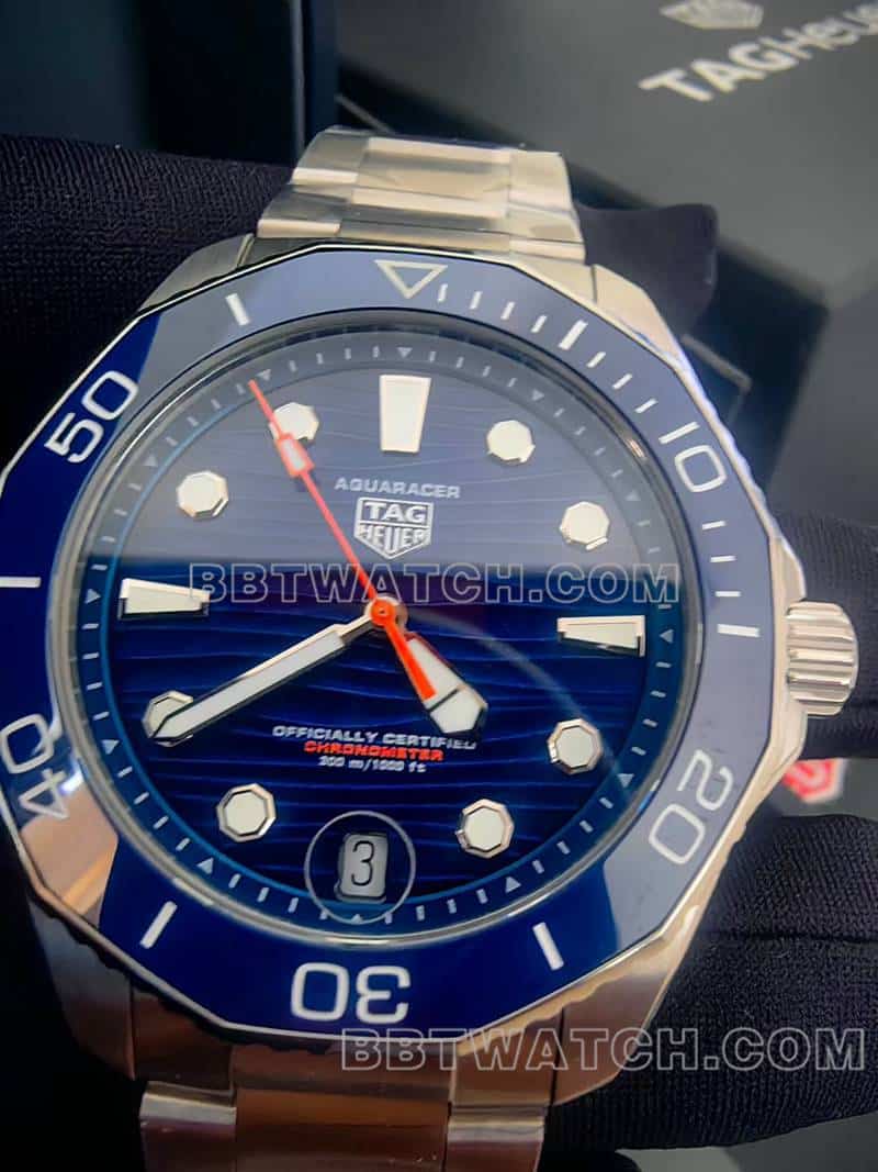 泰格豪雅1:1复刻手表原单竞潜蓝盘钢带款正面实拍图