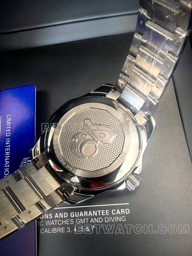 泰格豪雅1:1复刻手表原单竞潜蓝盘钢带款背面实拍图
