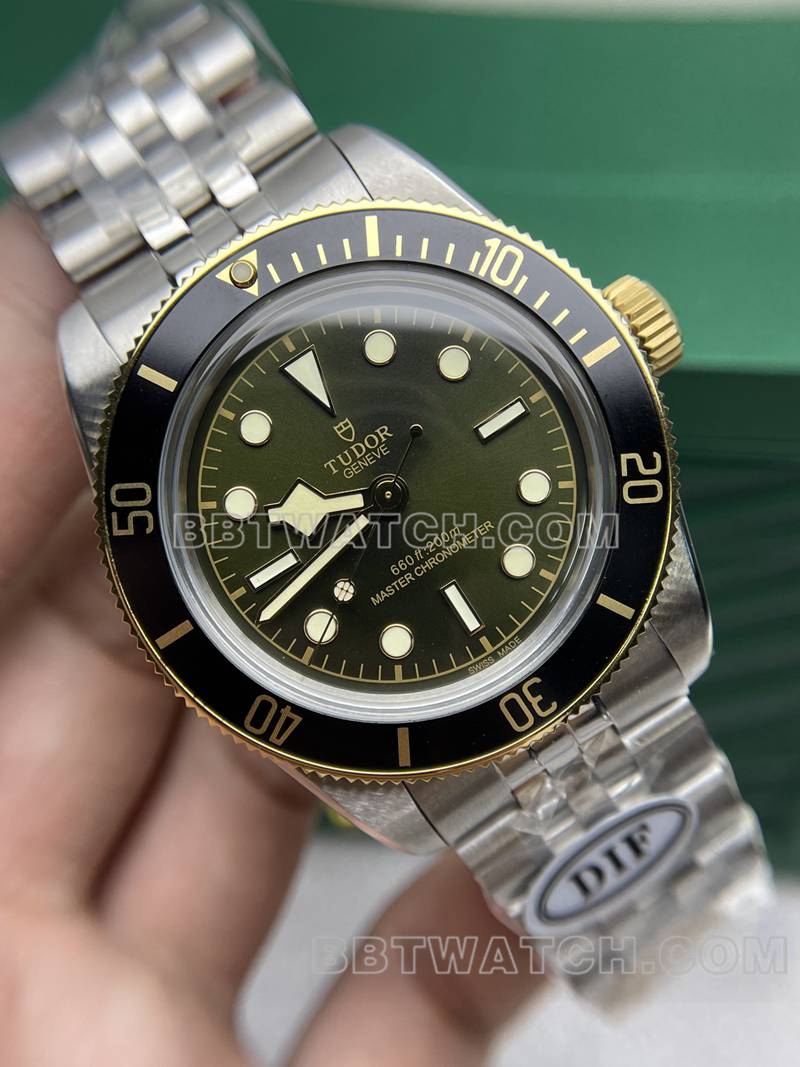 帝舵顶级复刻手表DIF厂碧湾41mm绿盘机械钢带款正面实拍图