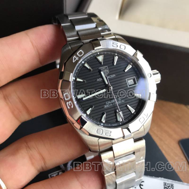泰格豪雅顶级复刻手表竞潜条纹黑盘40.5mm机械钢带款正面实拍图
