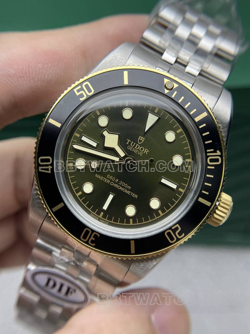 帝舵顶级复刻手表DIF厂碧湾41mm绿盘机械钢带款正面实拍图