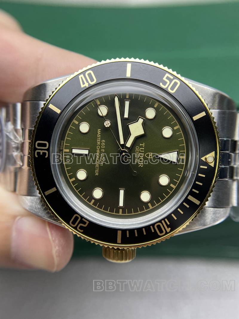 帝舵顶级复刻手表DIF厂碧湾41mm绿盘机械钢带款正面实拍图