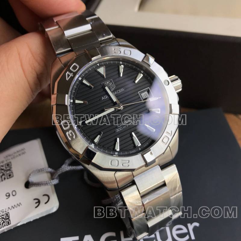 泰格豪雅顶级复刻手表竞潜条纹黑盘40.5mm机械钢带款正面实拍图