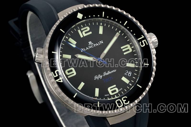 宝珀超级克隆手表五十噚黑盘蓝针钛金属机械黑色橡胶款正面实拍图