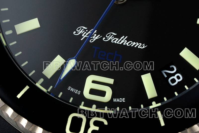 宝珀超级克隆手表五十噚黑盘蓝针钛金属机械黑色橡胶款正面实拍图
