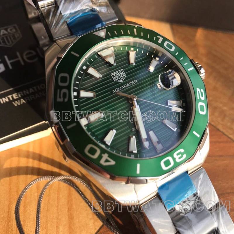 泰格豪雅1:1复刻手表竞潜绿盘43mm机械钢带款正面实拍图