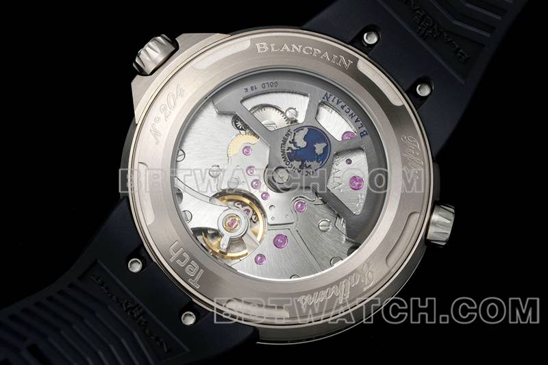 宝珀超级克隆手表五十噚黑盘蓝针钛金属机械黑色橡胶款背面实拍图