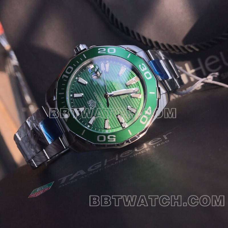 泰格豪雅1:1复刻手表竞潜绿盘43mm机械钢带款正面实拍图