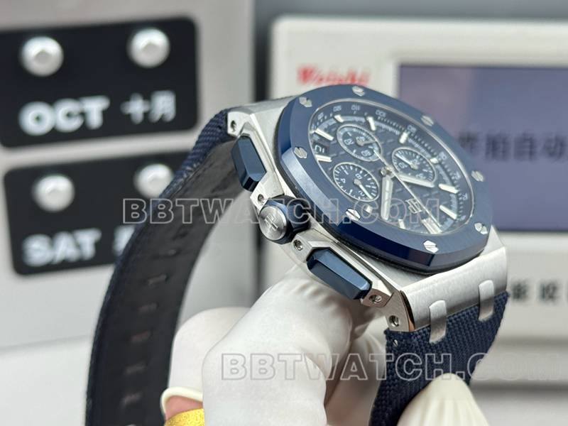 爱彼1:1复刻手表LS厂皇家橡树离岸型43MM蓝盘计时机械橡胶款26420侧面实拍图