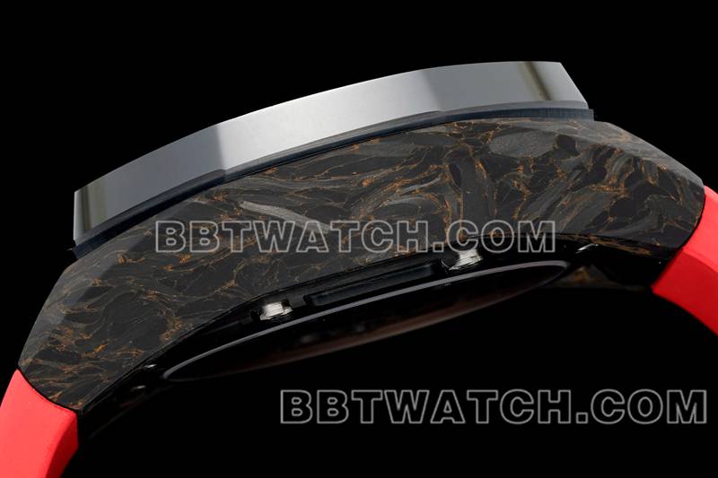 爱彼最佳复刻手表RM厂皇家橡树离岸型浮动陀飞轮机械红色橡胶款侧面实拍图