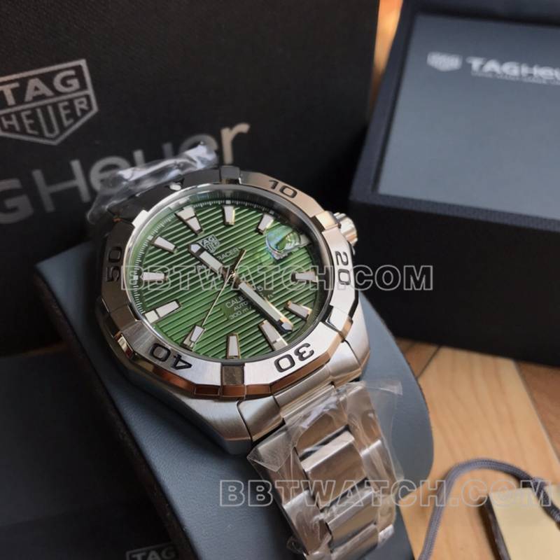 泰格豪雅超级克隆手表竞潜43mm条纹绿盘sw200-1机械机芯钢带款正面实拍图