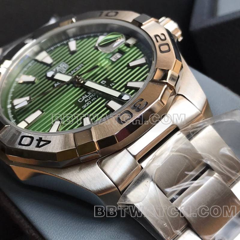 泰格豪雅超级克隆手表竞潜43mm条纹绿盘sw200-1机械机芯钢带款正面实拍图