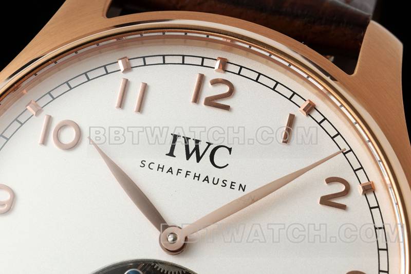 万国最优复刻手表RMS厂葡萄牙白盘玫瑰金陀飞轮机械皮带款正面实拍图